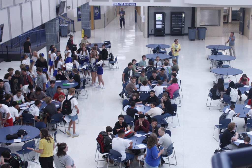 New Freshman students filling the Commons!