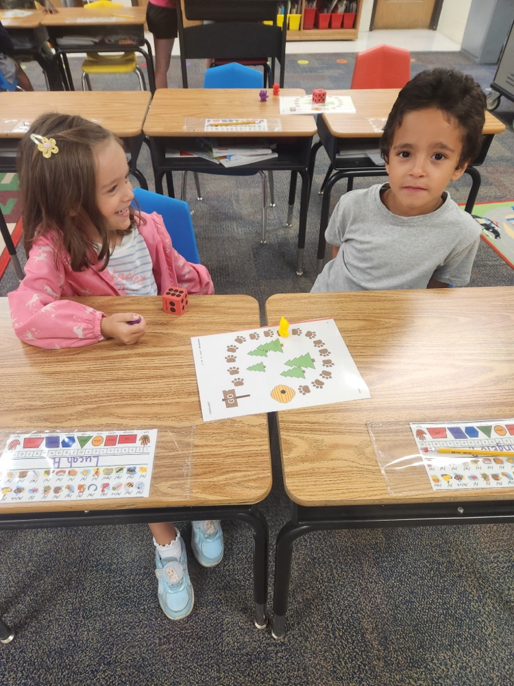 kindergartners practicing counting three