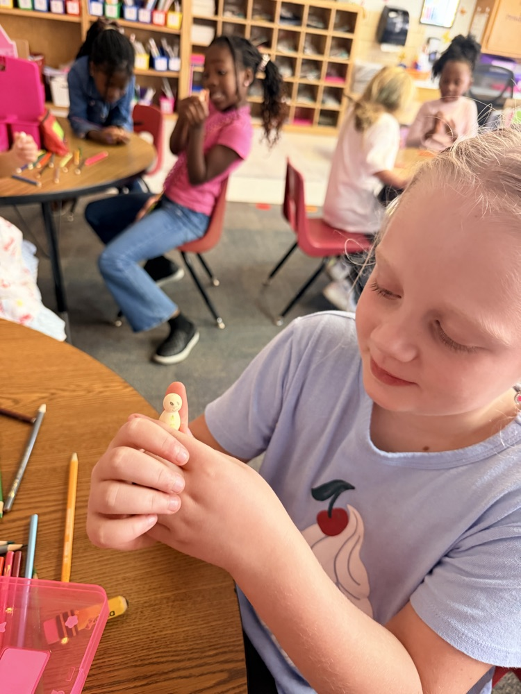 Mrs. Younghans’ 1st grade class created their very own “Tom Thumb” character from their Knowledge story they read today!