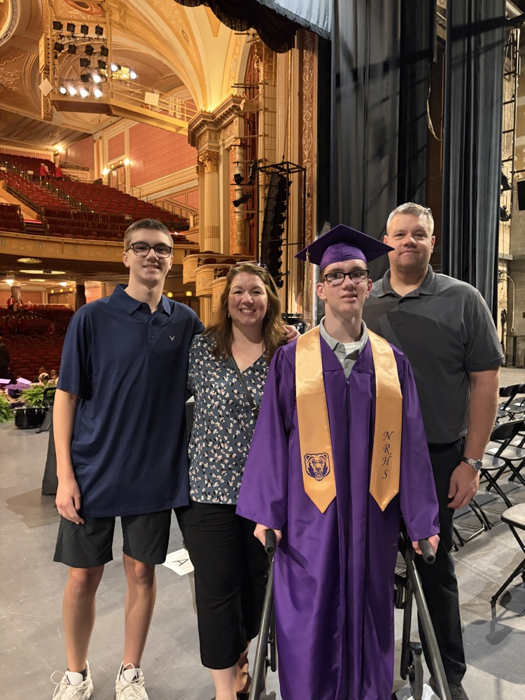 🎶 The lights of Playhouse Square and the energy of this graduating class are making for an unforgettable evening in downtown Cleveland. Congratulations to the Class of 2026!  