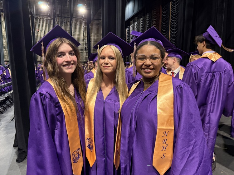 🎶 The lights of Playhouse Square and the energy of this graduating class are making for an unforgettable evening in downtown Cleveland. Congratulations to the Class of 2026!  