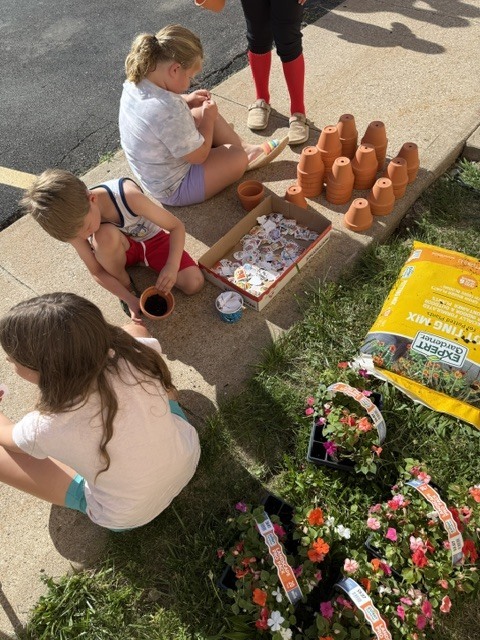 Growing readers, one book at a time. 🌼📚
