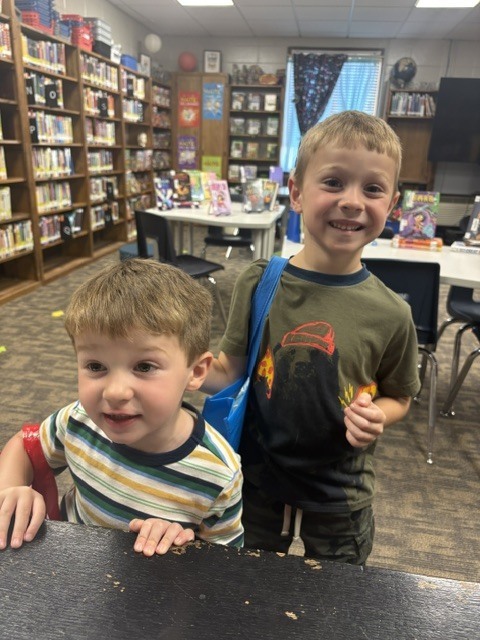 Summer reading is more fun together! ☀️📚 Thanks for helping make Reel Readers a great night!