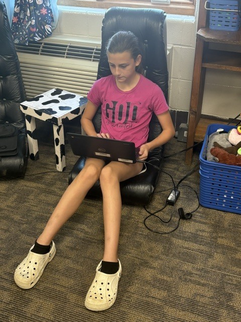 Summer reading is more fun together! ☀️📚 Thanks for helping make Reel Readers a great night!