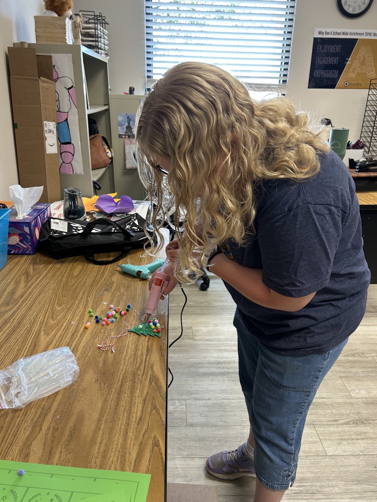 girl hot glueing gun