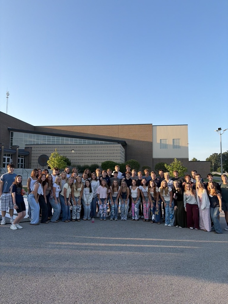 Tri-West seniors taking a picture at senior sunrise.