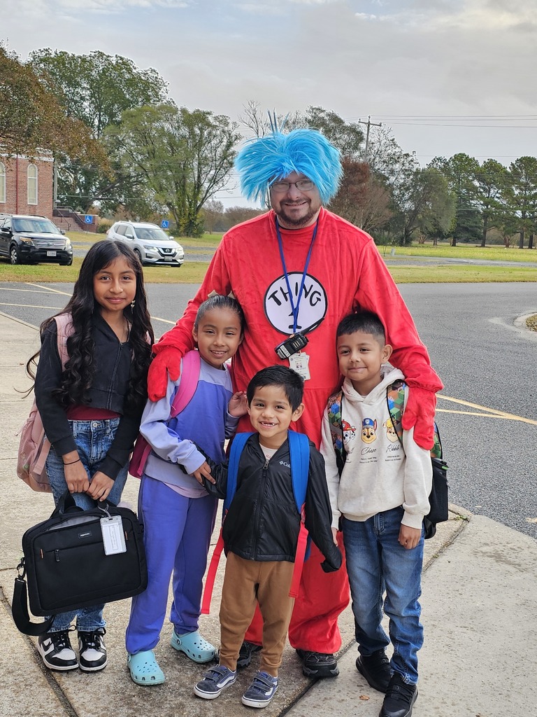 kids pose with Thing 1