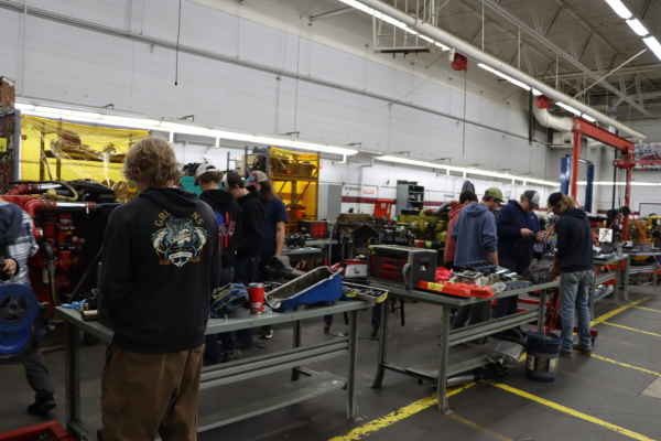 Students in an automotive and auto body class