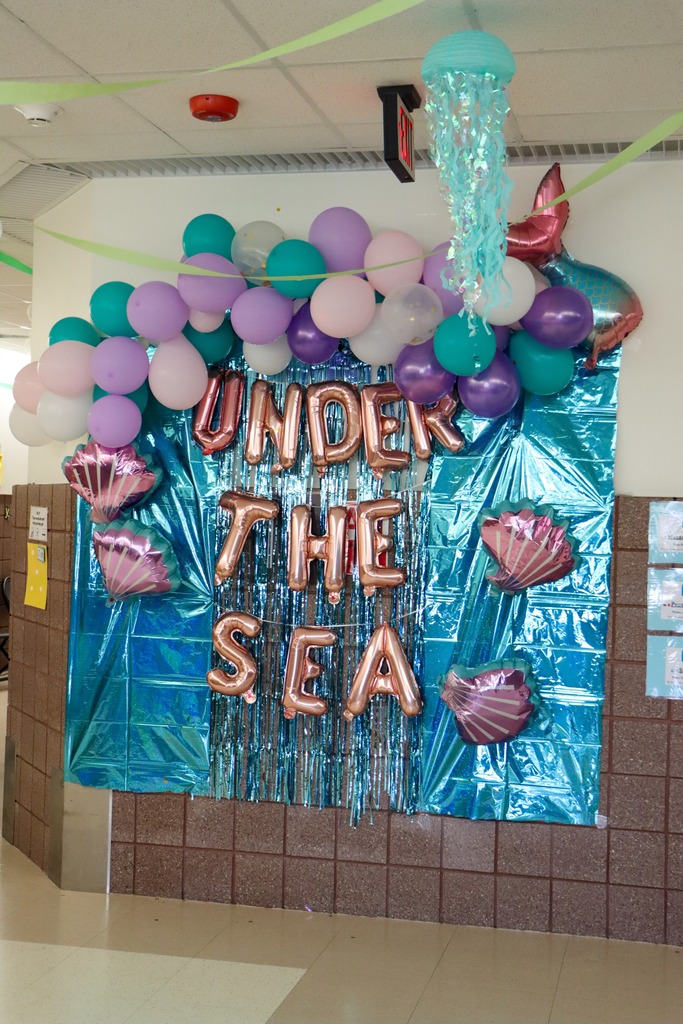 Balloons and backdrop with the theme as "Under the Sea."