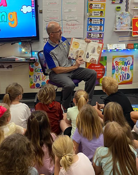 Dr. Streeter reading to 1st graders