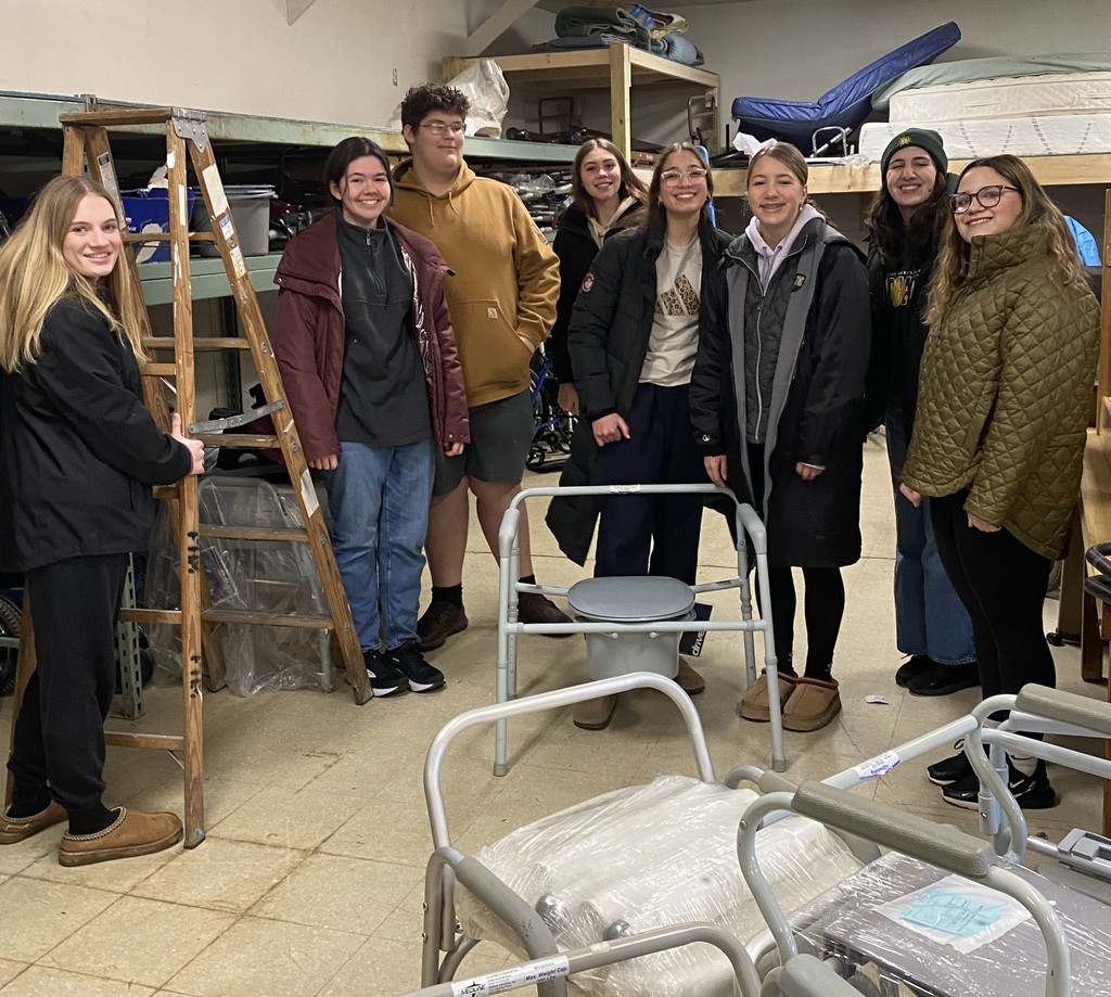 NAC Key Club volunteers at the North Country Mission of Hope