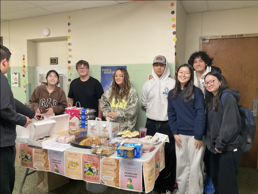 Japan Club Table Pose