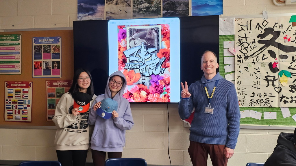 Best Service Winners Justine Koo and Hyacinth Seo