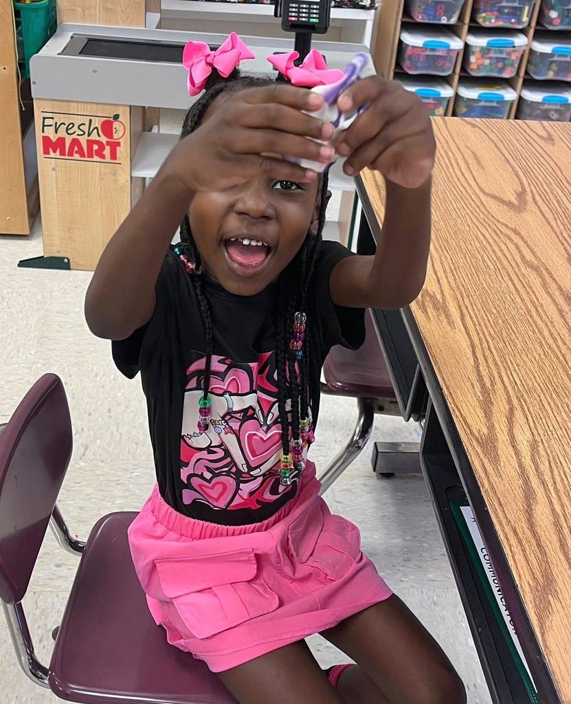 At Monfort Heights Elementary, Kindergarteners kicked off their school journey with a little magic and a lot of imagination! 💚 Each student started with a plain ball of Playdoh. Together, classes read a poem that sparked their creativity, then each child made a wish and poured their hopes into the Playdoh. When they squished their balls, the colors transformed, like their wishes taking shape! And the excitement was seen in on every student's face!🌈✨