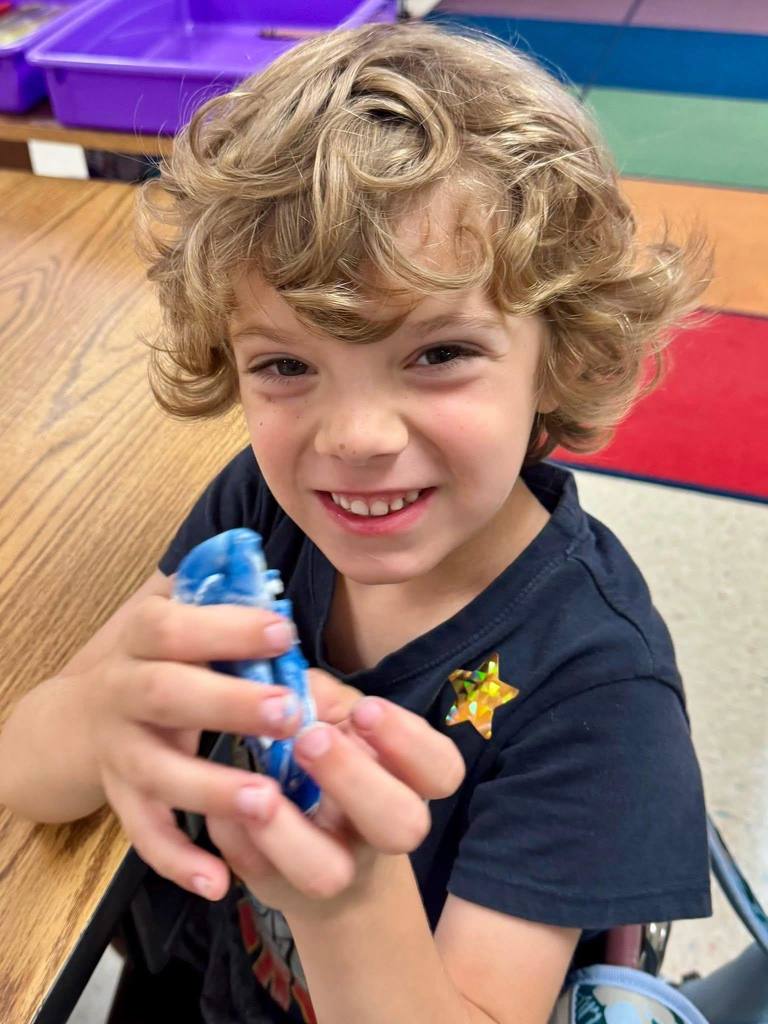 At Monfort Heights Elementary, Kindergarteners kicked off their school journey with a little magic and a lot of imagination! 💚 Each student started with a plain ball of Playdoh. Together, classes read a poem that sparked their creativity, then each child made a wish and poured their hopes into the Playdoh. When they squished their balls, the colors transformed, like their wishes taking shape! And the excitement was seen in on every student's face!🌈✨
