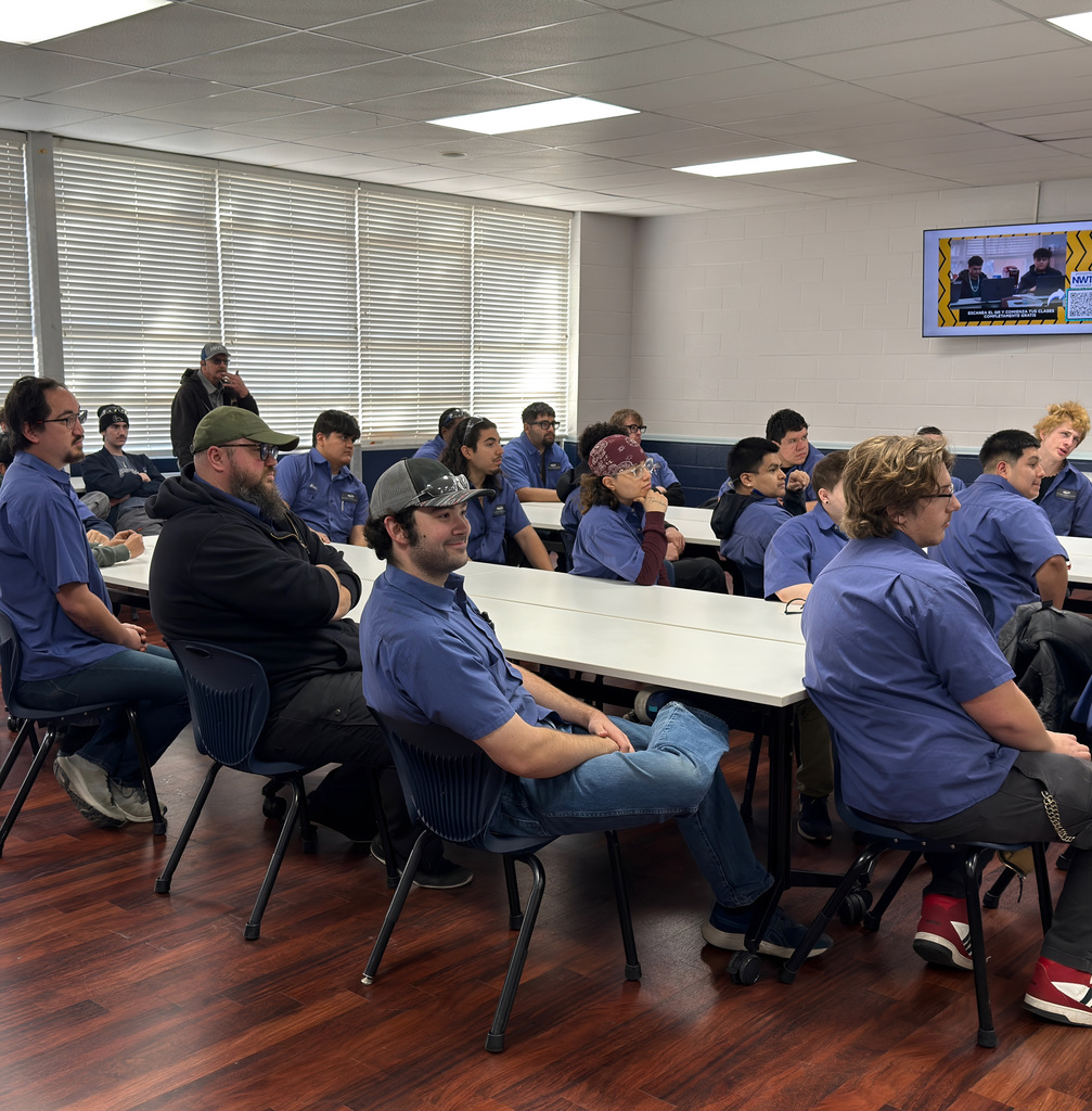 automotive students listen to a presentation from mac tools