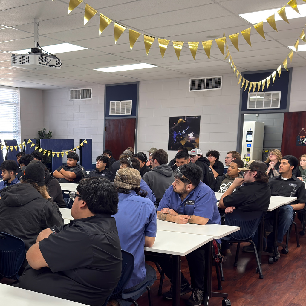 automotive students listen to a presentation from mac tools