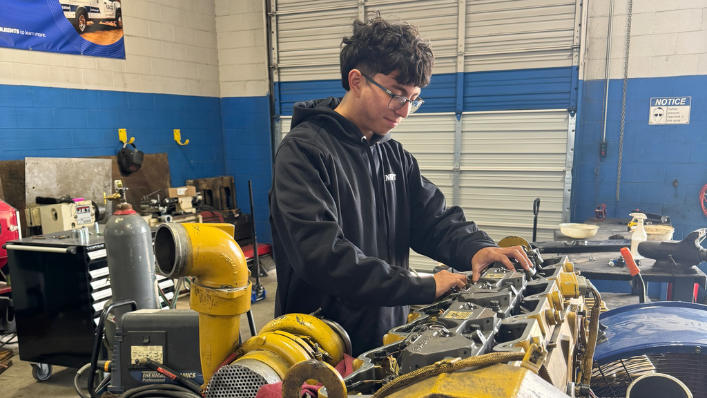Diesel truck tech students junior class doing valve lash settings