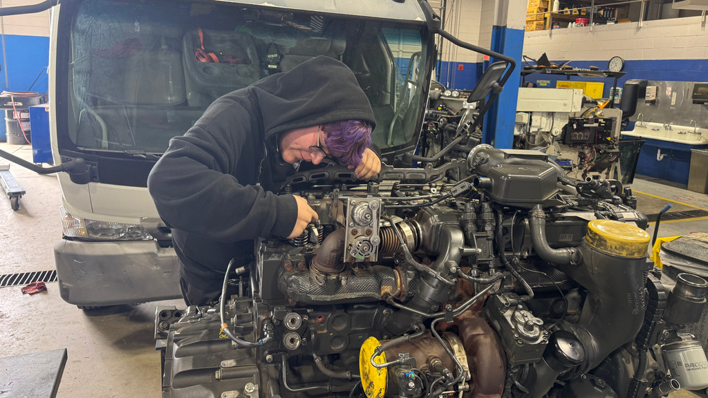Diesel truck tech students junior class doing valve lash settings