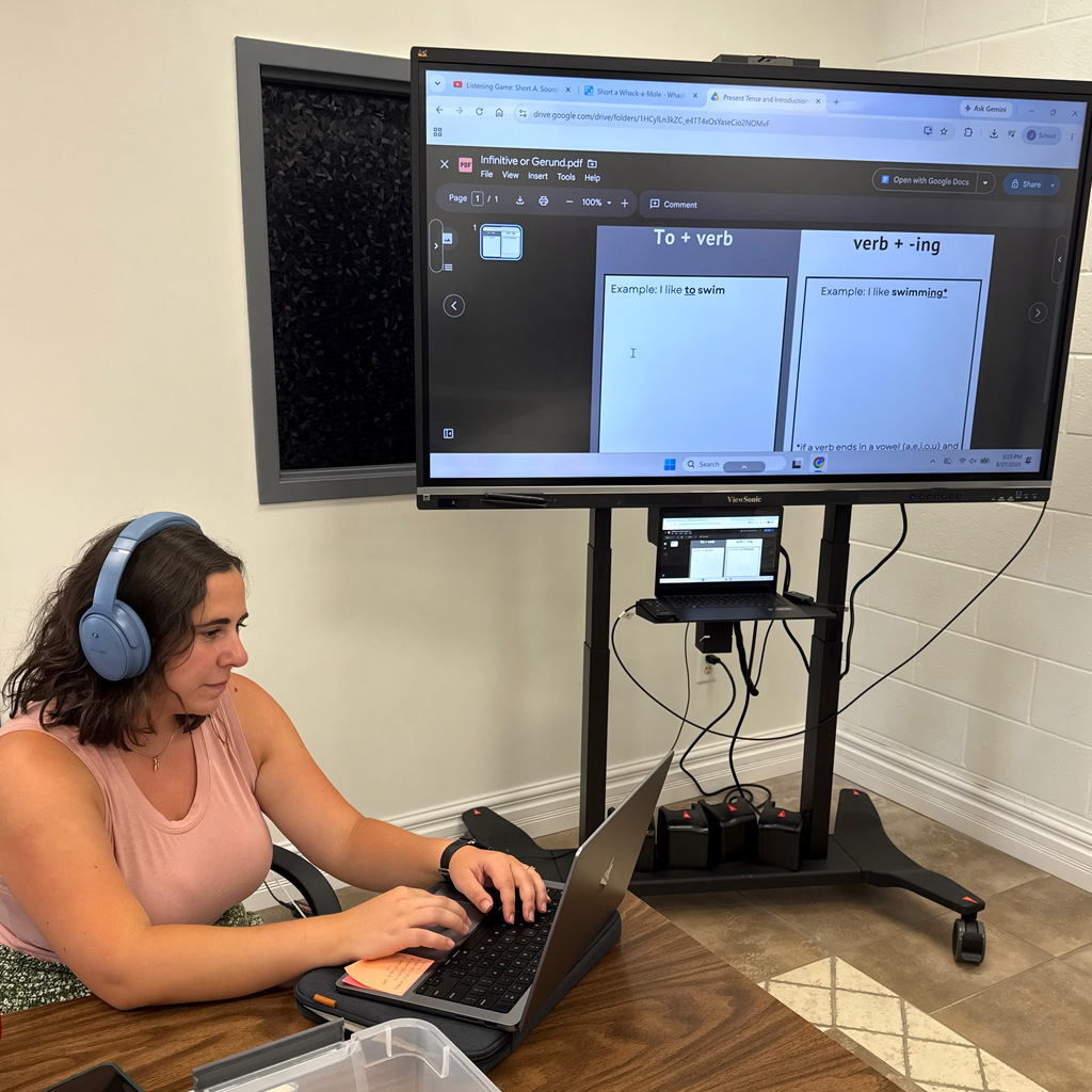 Jessica Pacitto gets ready for her ESL class