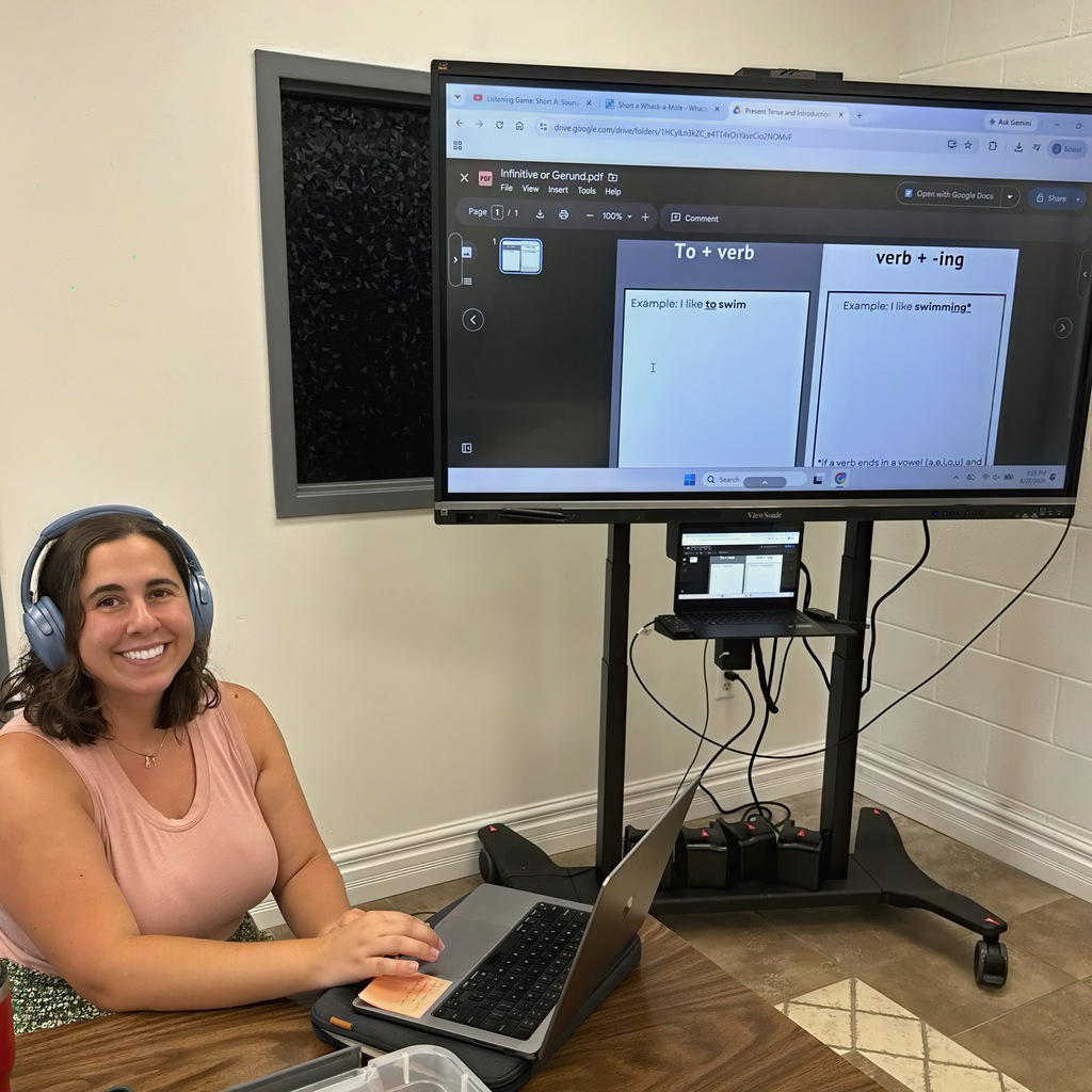 Jessica Pacitto gets ready for her ESL class