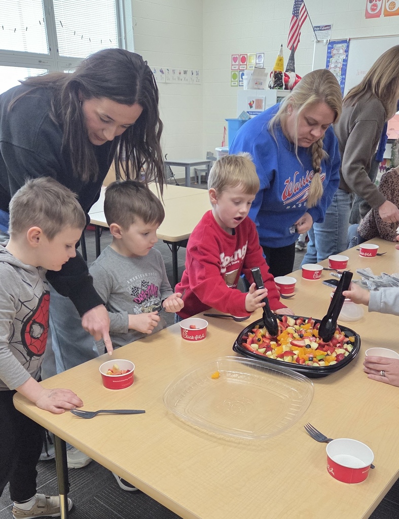 graphic image of preschoolers during nutrition unit
