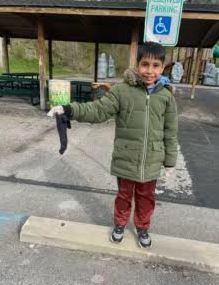 kids picking up trash