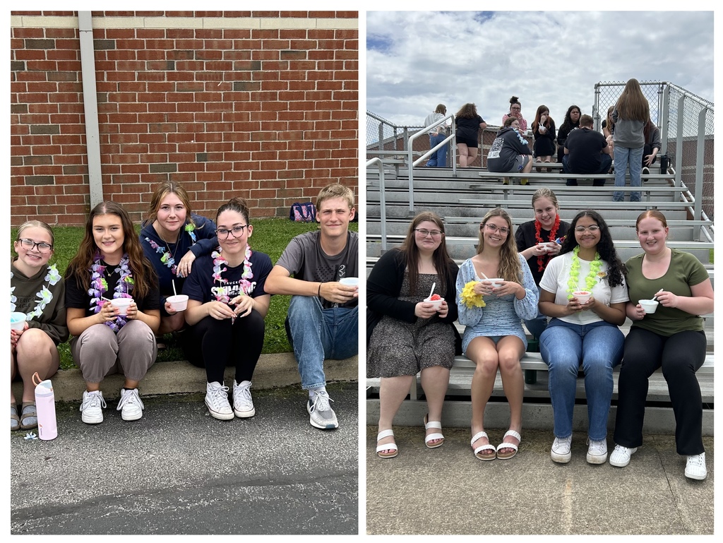 kids eating snocones