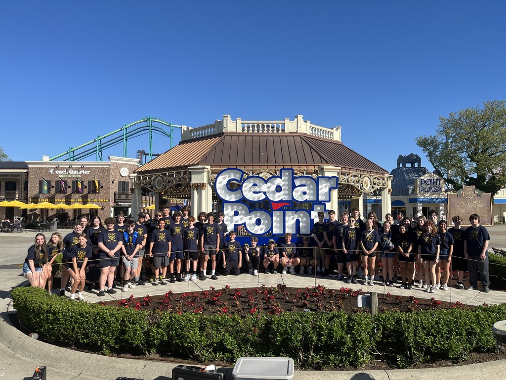 8th grade band in front of Cedar Point sign