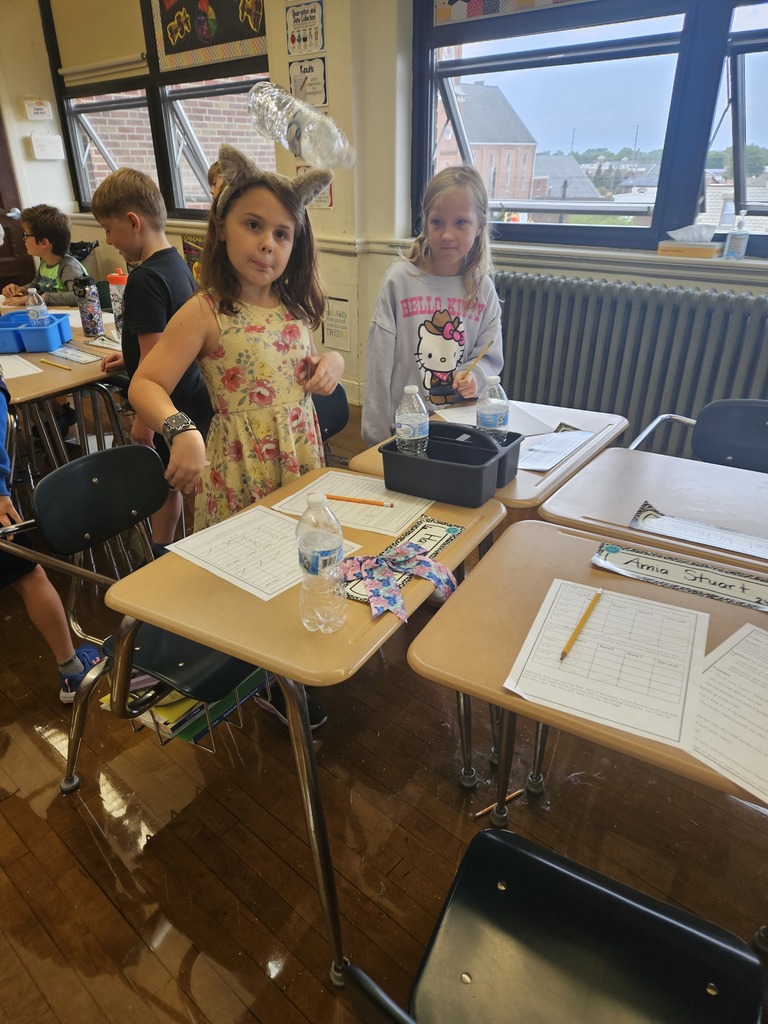 Mrs.Dellisanti's 4th grade science classes learned about the steps of the scientific method with a fun bottle flipping activity.