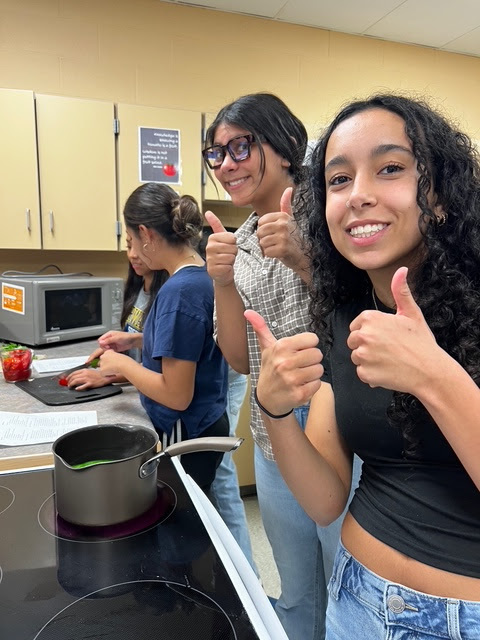 We had 29 students stay for Spanish Club yesterday to cook salsa and try different recipes! Thank you to Mrs. Schlotterer for letting us borrow her kitchens, and Mrs. Zerman for supplying the tomatoes! We appreciate you both so much!