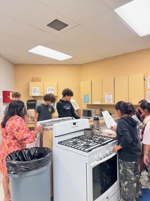 We had 29 students stay for Spanish Club yesterday to cook salsa and try different recipes! Thank you to Mrs. Schlotterer for letting us borrow her kitchens, and Mrs. Zerman for supplying the tomatoes! We appreciate you both so much!