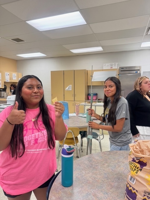 We had 29 students stay for Spanish Club yesterday to cook salsa and try different recipes! Thank you to Mrs. Schlotterer for letting us borrow her kitchens, and Mrs. Zerman for supplying the tomatoes! We appreciate you both so much!