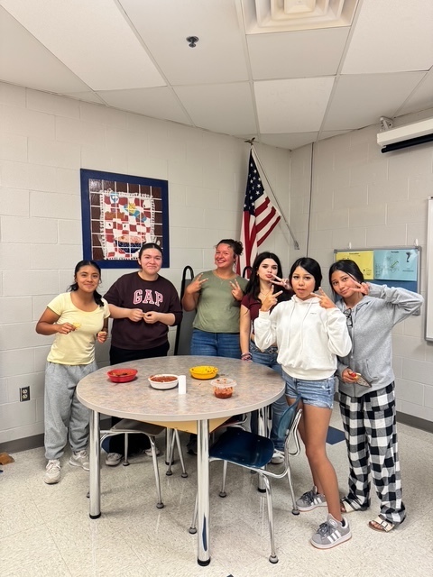 We had 29 students stay for Spanish Club yesterday to cook salsa and try different recipes! Thank you to Mrs. Schlotterer for letting us borrow her kitchens, and Mrs. Zerman for supplying the tomatoes! We appreciate you both so much!