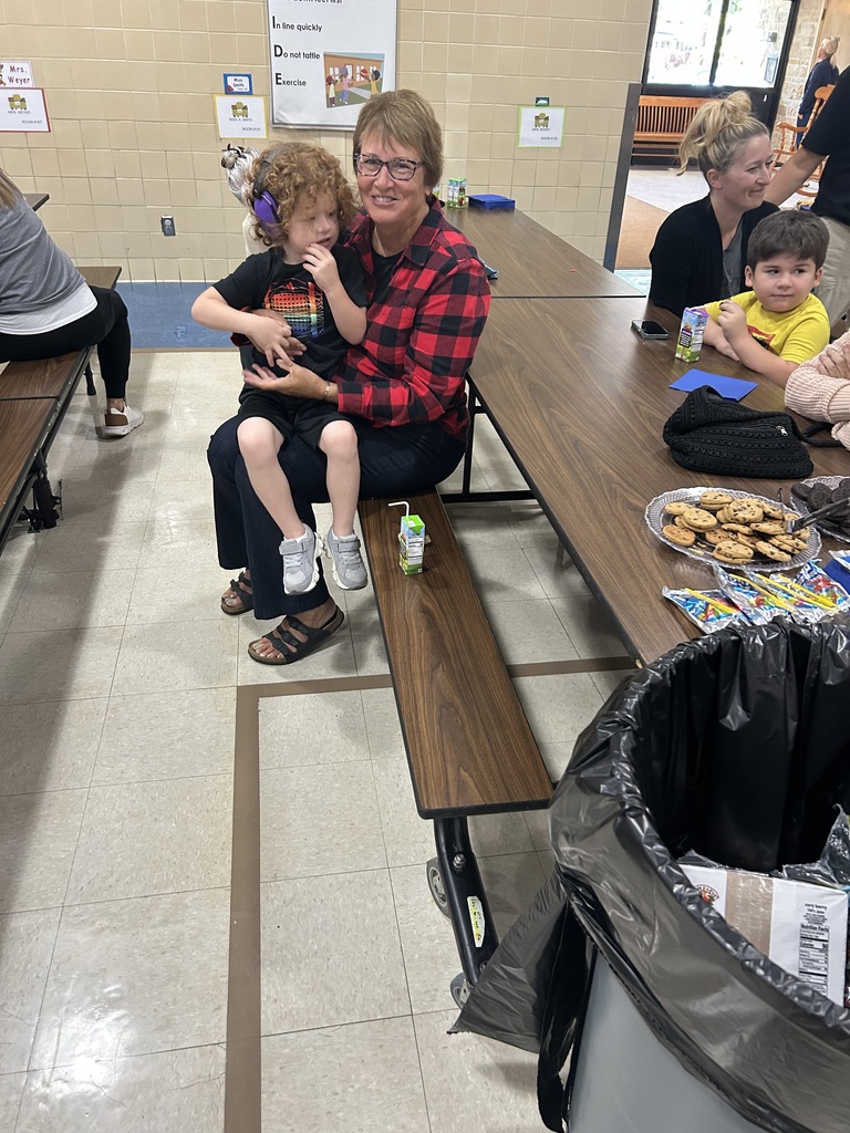 Maplehurst Elementary morning preschool students invited their grandparents to school on Tuesday September 9th.  The students joined their grandparents in listening to a book about grandparents, played bingo, shared a snack and created a craft together.  Everyone enjoyed the time together. 
