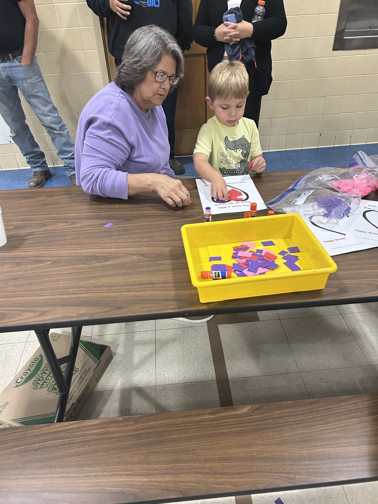 Maplehurst Elementary afternoon preschool students invited their grandparents to school on Monday September 8th. The students and their grandparents enjoyed a book about staying overnight at grandma and grandpa’s house, they played bingo, created a craft together and had a snack. Everyone enjoyed spending time together. 