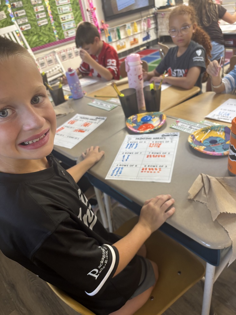 Students in Mrs. Scheid’s second grade math class learned about multiplication by making arrays with paint! 🎨