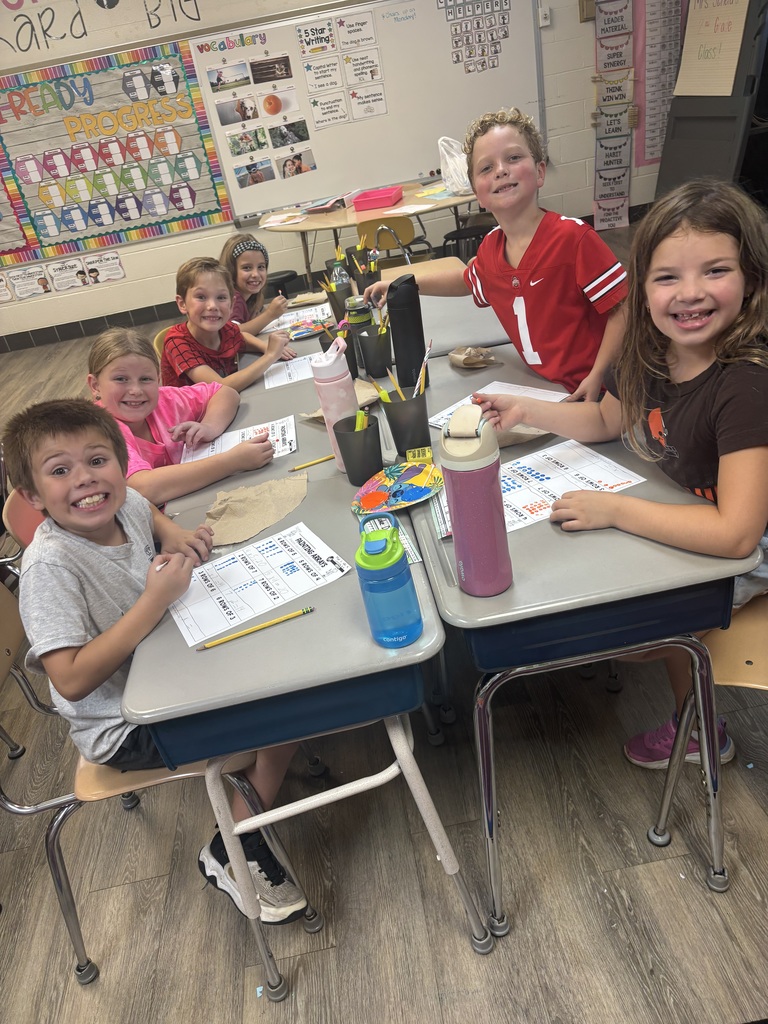 Students in Mrs. Scheid’s second grade math class learned about multiplication by making arrays with paint! 🎨