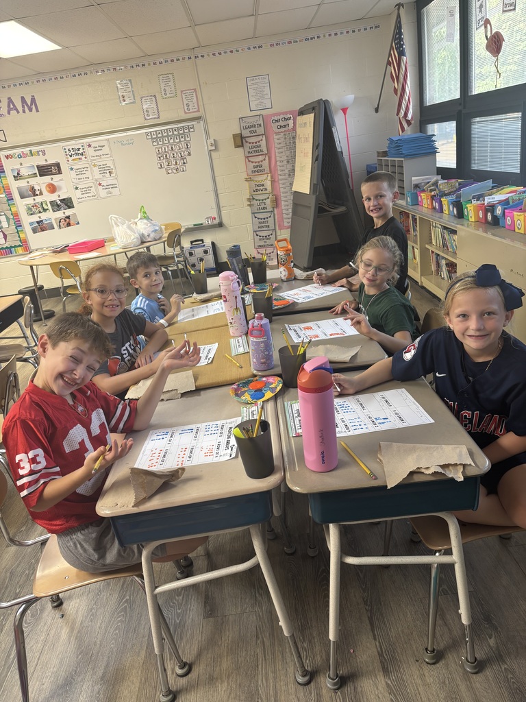 Students in Mrs. Scheid’s second grade math class learned about multiplication by making arrays with paint! 🎨