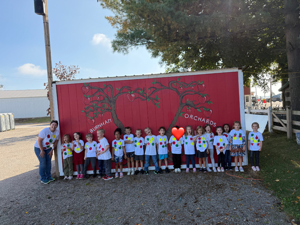 Kindergarten classes had a blast on their field trip to Burnham’s Orchard! 🍎🍏