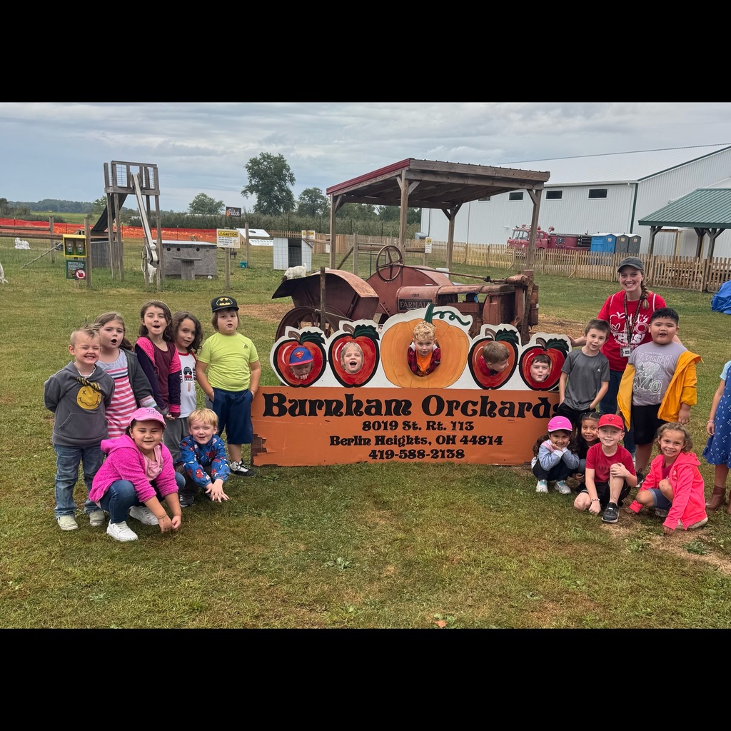 Kindergarten classes had a blast on their field trip to Burnham’s Orchard! 🍎🍏