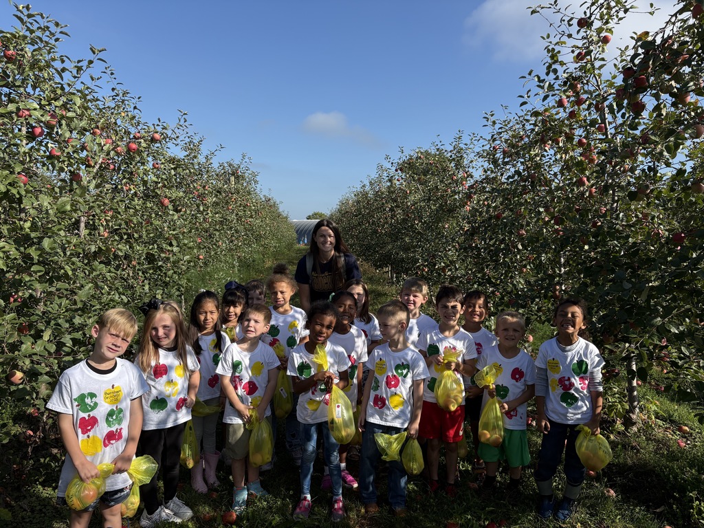 Kindergarten classes had a blast on their field trip to Burnham’s Orchard! 🍎🍏