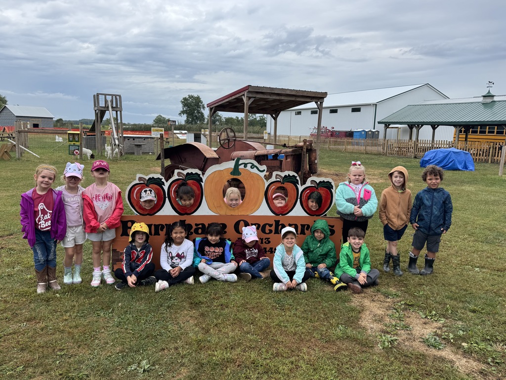 Kindergarten classes had a blast on their field trip to Burnham’s Orchard! 🍎🍏