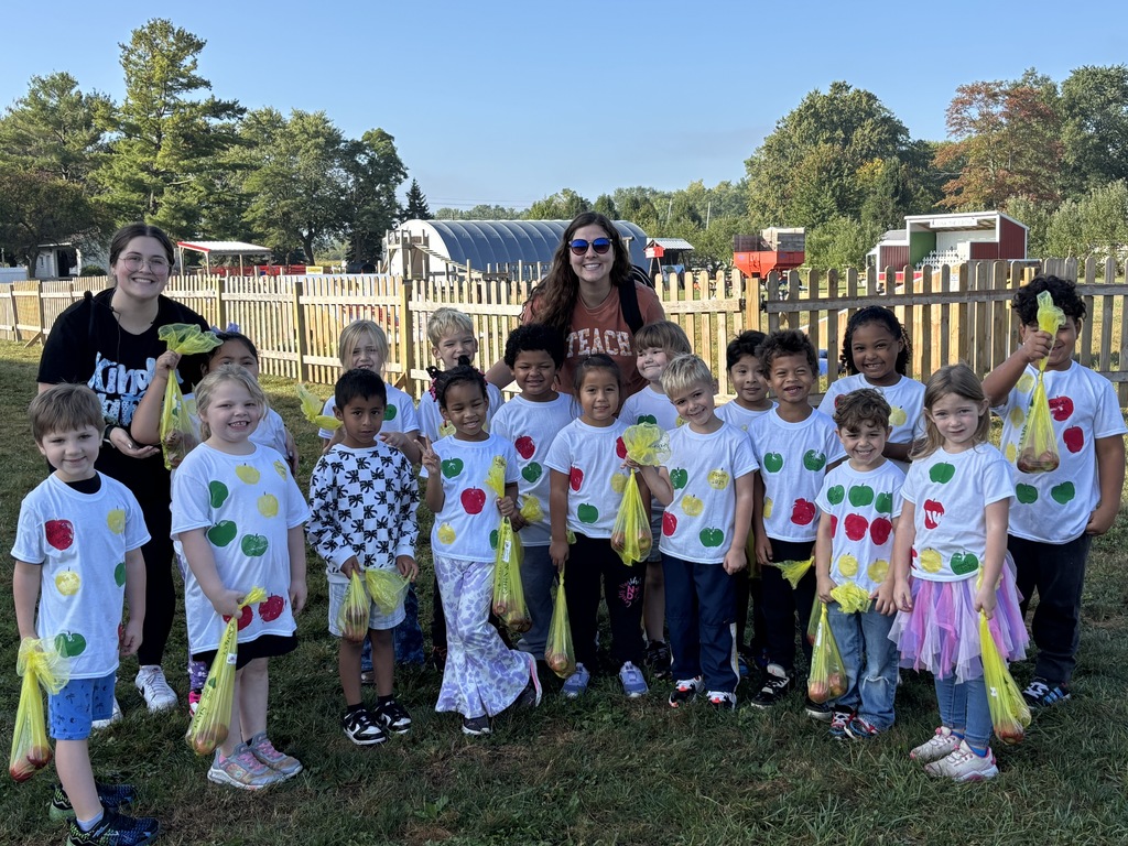 Kindergarten classes had a blast on their field trip to Burnham’s Orchard! 🍎🍏