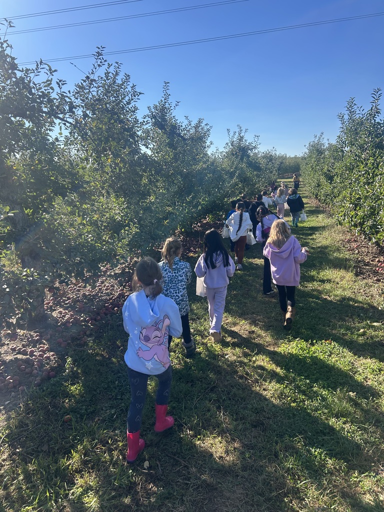 Mrs. Cannon, Mrs. Kingsborough, Mrs. Andrews and Mrs. Nutter’s class went to Quarry Hill orchards for a 1st grade field trip! The students listened to an apple story, took a tractor ride, ate a snack, picked their own apples and learned all about picking and packing apples at the orchard!! 🍎 Mrs. Cannon’s class also enjoyed homemade apple crisp and ice cream Friday afternoon!!