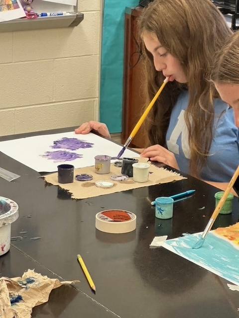 Wed, Oct 15, A local artist Summer Braddock came to share her story with the Mrs. Hovestaedt's 5th period art class where we all tried her style of painting.