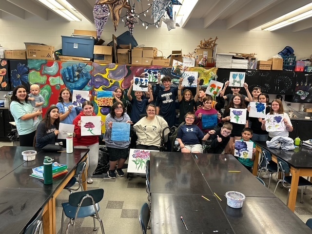 Wed, Oct 15, A local artist Summer Braddock came to share her story with the Mrs. Hovestaedt's 5th period art class where we all tried her style of painting.
