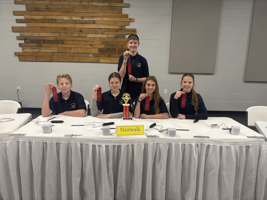 Norwalk Middle School Eighth Grade Academic Challenge Team: front row: Breydon Perry, Jessi Chappell, Malayna Sullivan, Krista Bergman back row: Tyler Boss