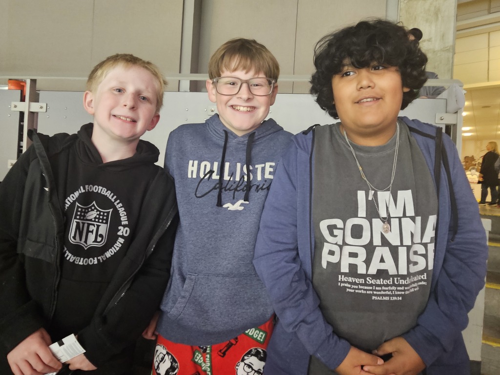 Students at League St. got to celebrate good grades and behavior for the 1st quarter by attending a Walleye game in Toledo on Wednesday!