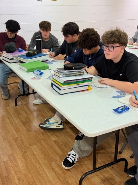 You could feel the holiday spirit in the Art Gallery this morning! ✔️ 50+ members ✔️ 150+ Christmas cards filled with handwritten messages for the Ohio Veterans Home ✔️ Sign-ups for a variety of holiday outreach + service projects These students keep showing up, giving back, and proving that service really does make your heart grow three sizes. 🎄💛 We are so proud of our NHS Key Club!